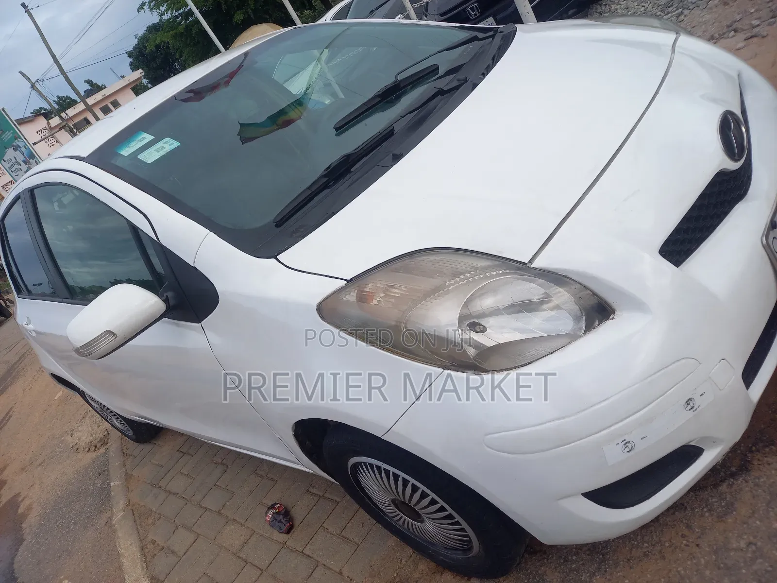 Toyota Vitz 1.3 FWD 5dr 2010 White