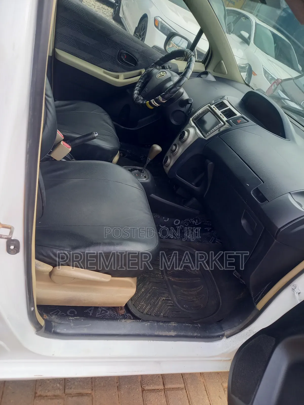 Toyota Vitz 1.3 FWD 5dr 2010 White