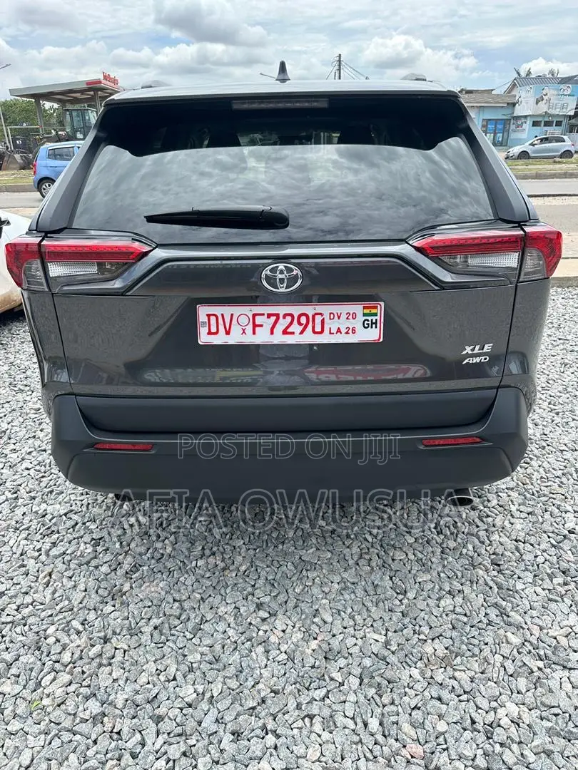 Toyota RAV4 XLE 2025 Black