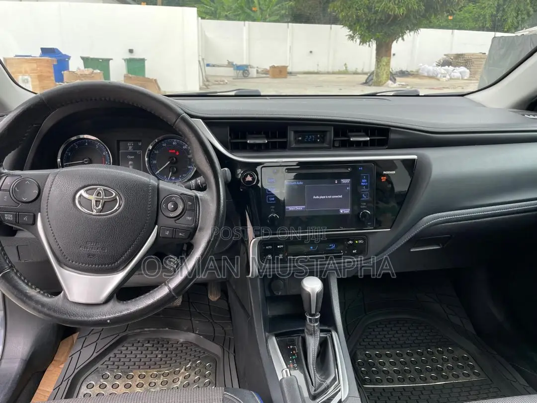 Toyota Corolla SE 4dr Sedan (1.8L 4cyl CVT) 2017 Gray