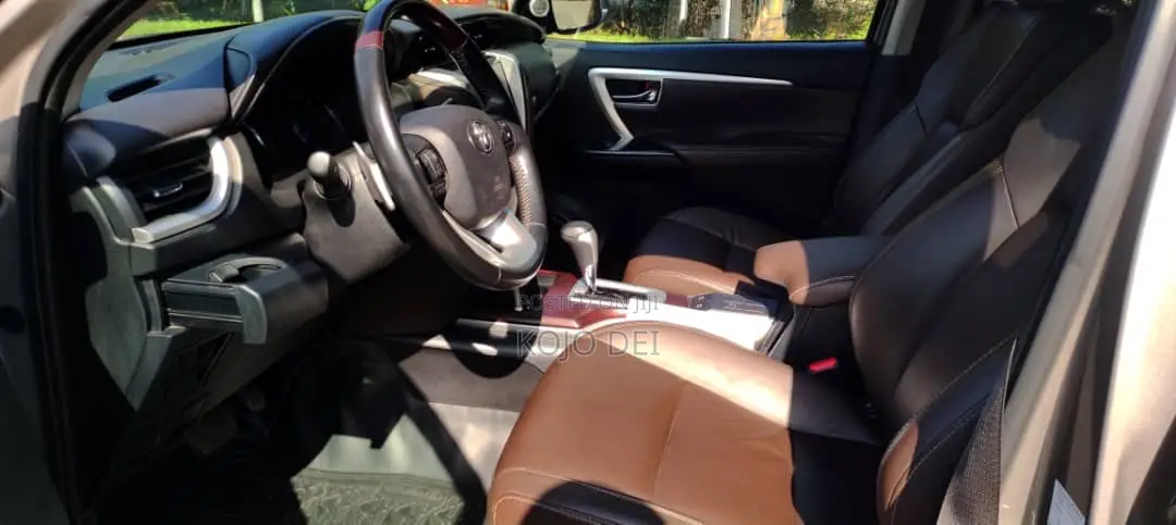 Toyota Fortuner 2020 Silver
