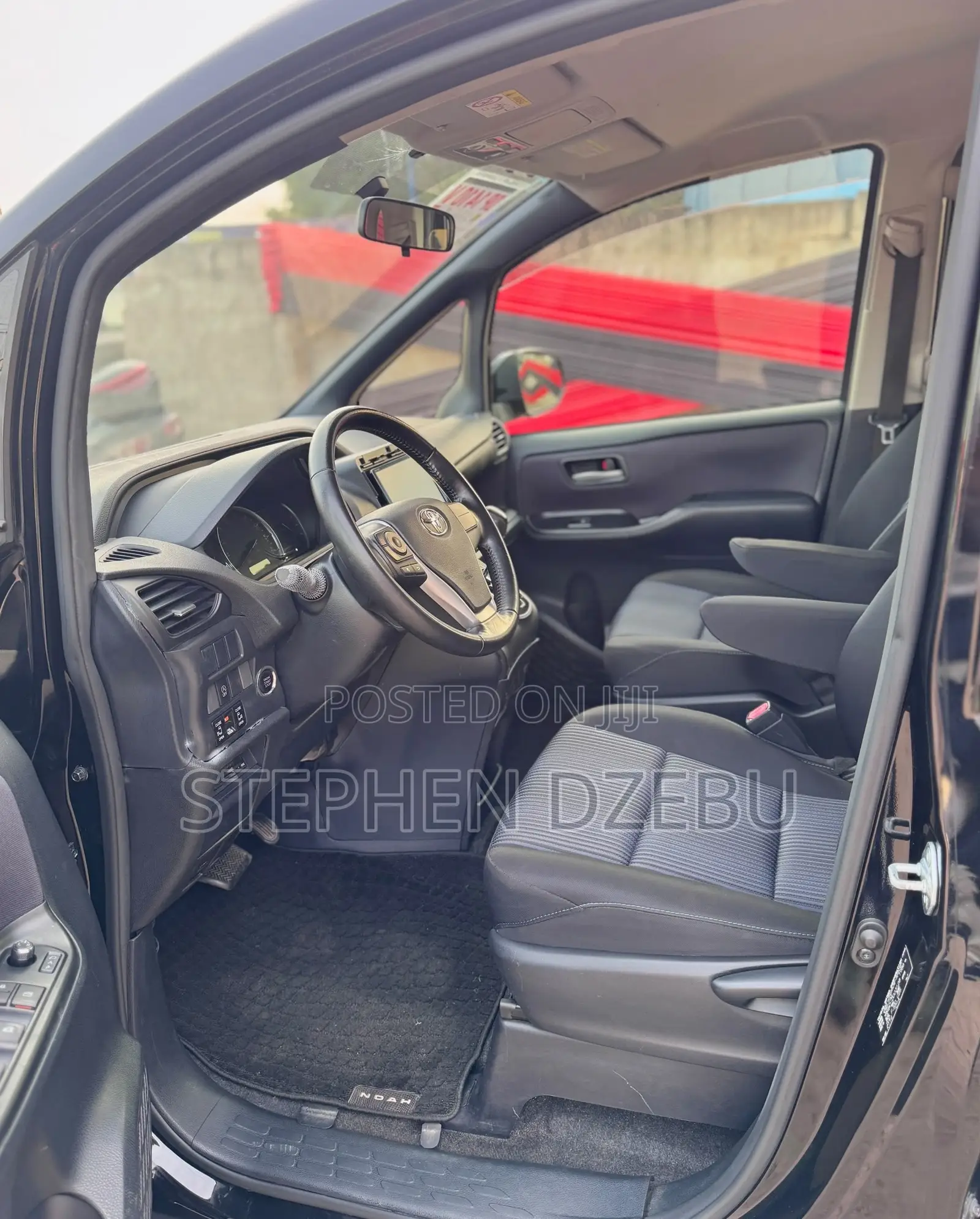 Toyota Noah 2.0 FWD (8 Seater) 2014 Black