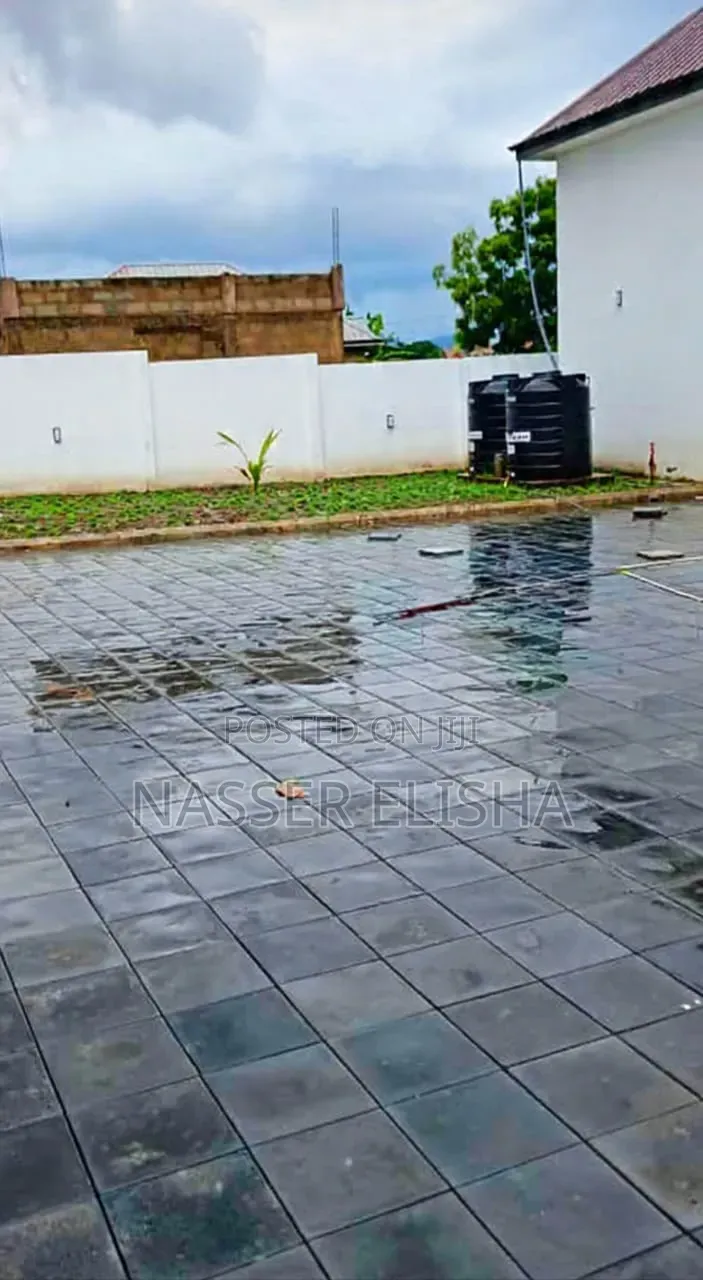 4bdrm Duplex in Sarpeiman, Amasaman for sale