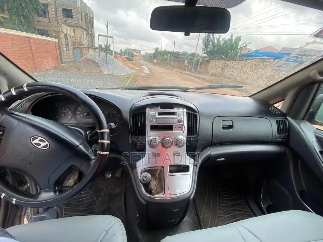 Hyundai H1 2.4 GLS 2011 Gray