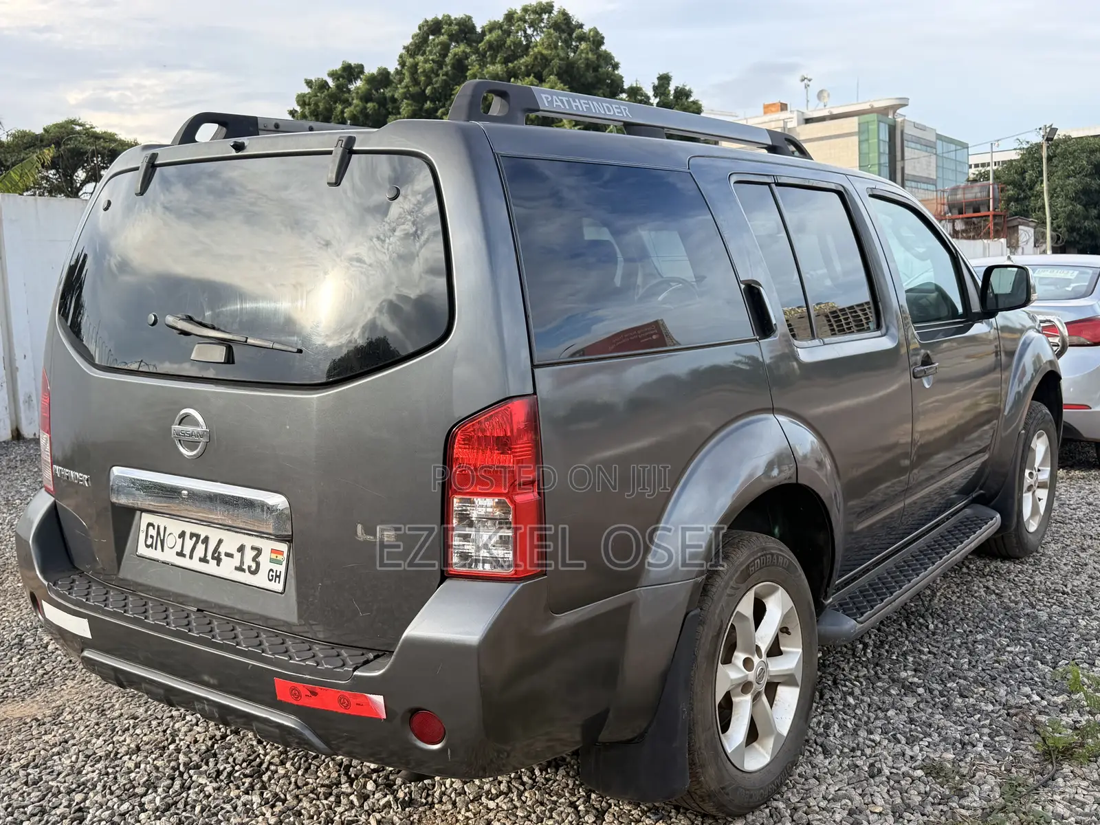 Nissan Pathfinder Platinum 4x4 2013 Gray