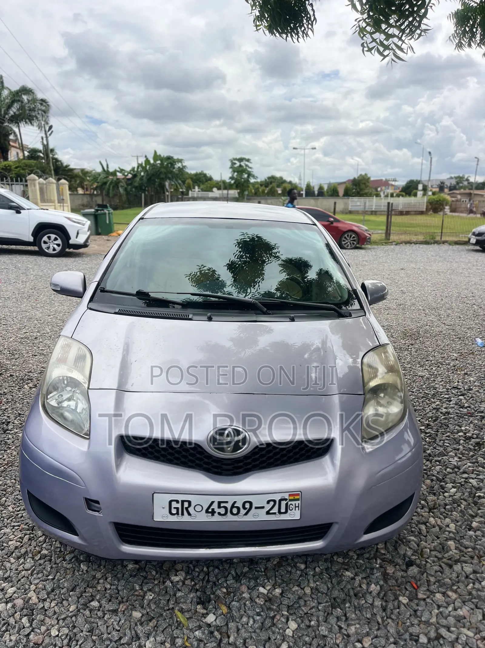 Toyota Vitz 2010 Silver
