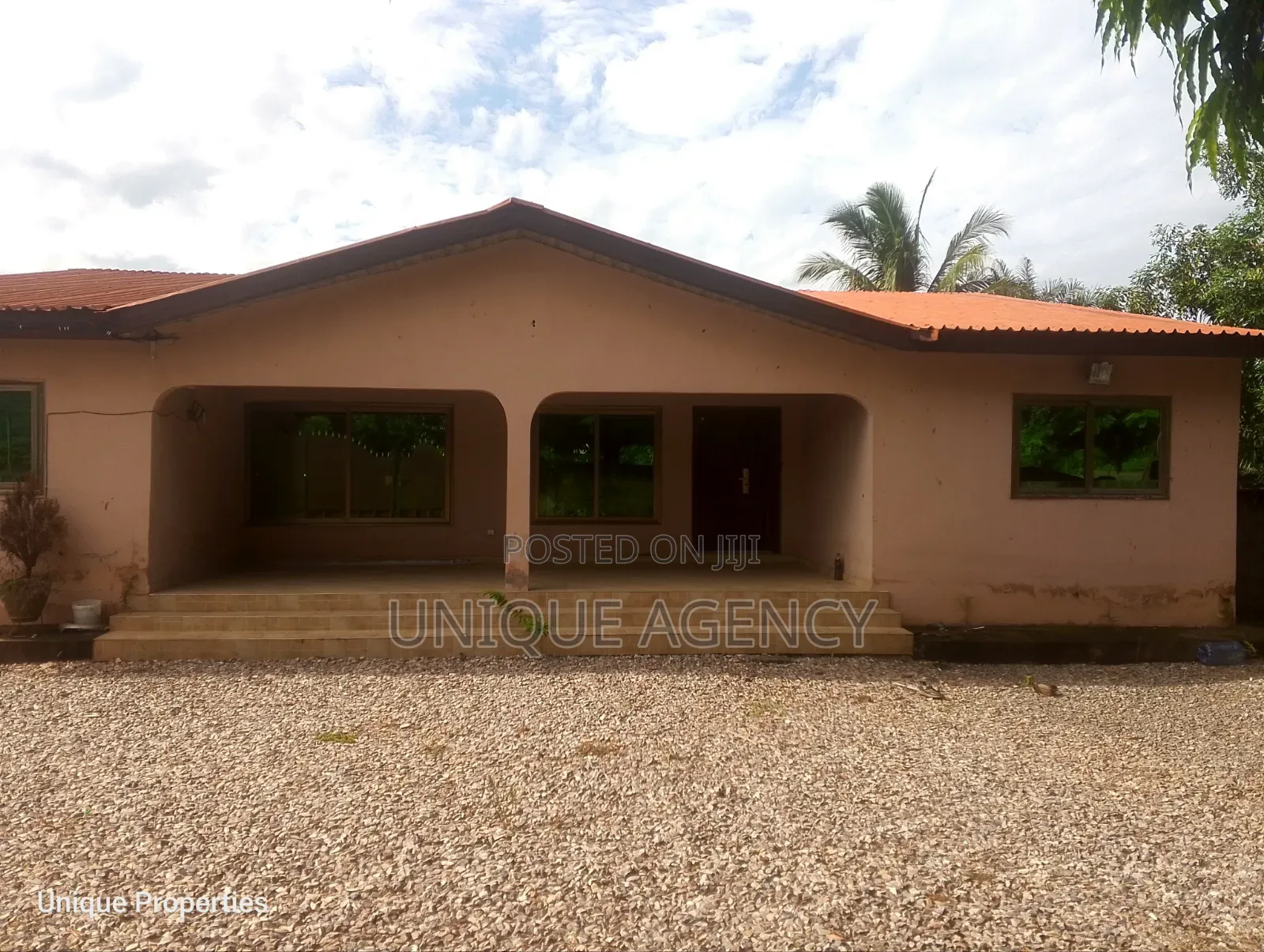 4bdrm Bungalow in Ghanata Area for rent
