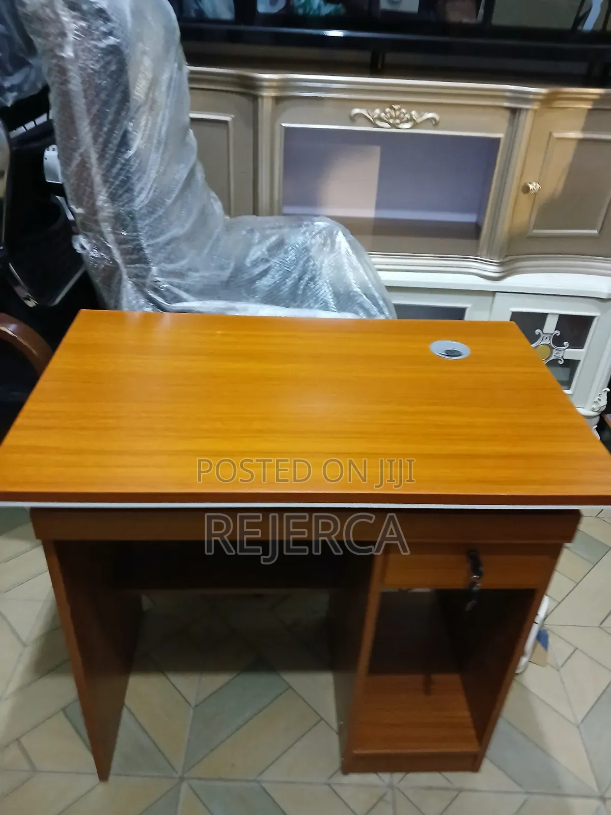 Durable Office Desk With Drawer