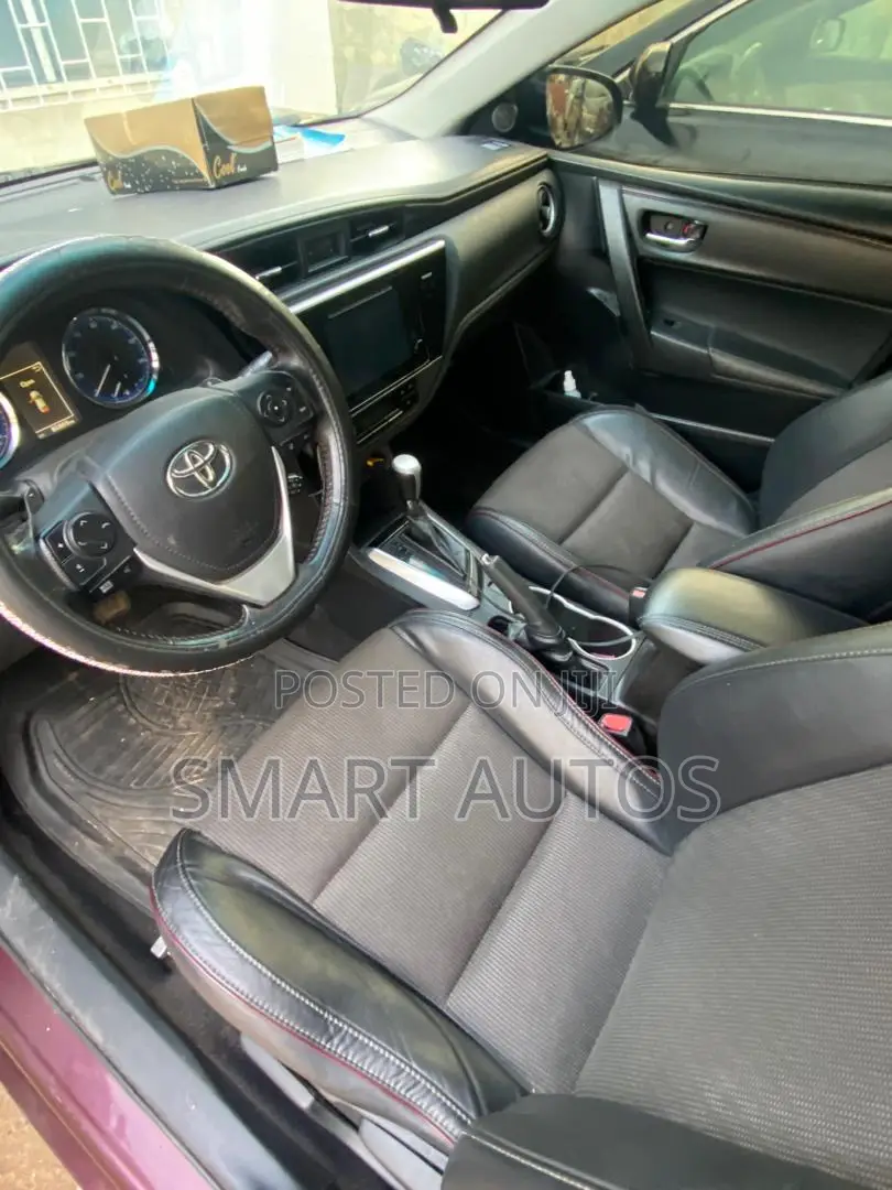 Toyota Corolla SE 4dr Sedan (1.8L 4cyl CVT) 2017 Brown
