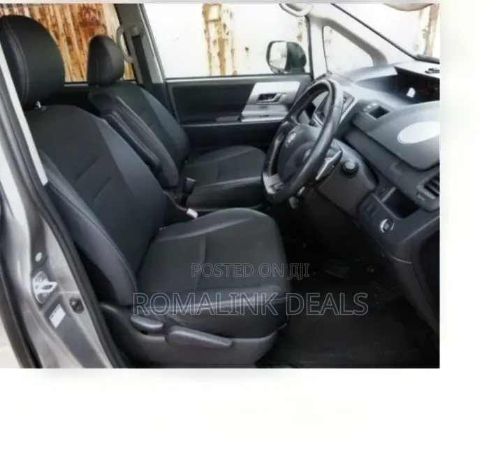Toyota Voxy 2012 Gray