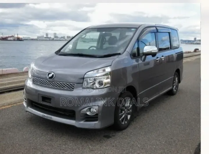 Toyota Voxy 2012 Gray