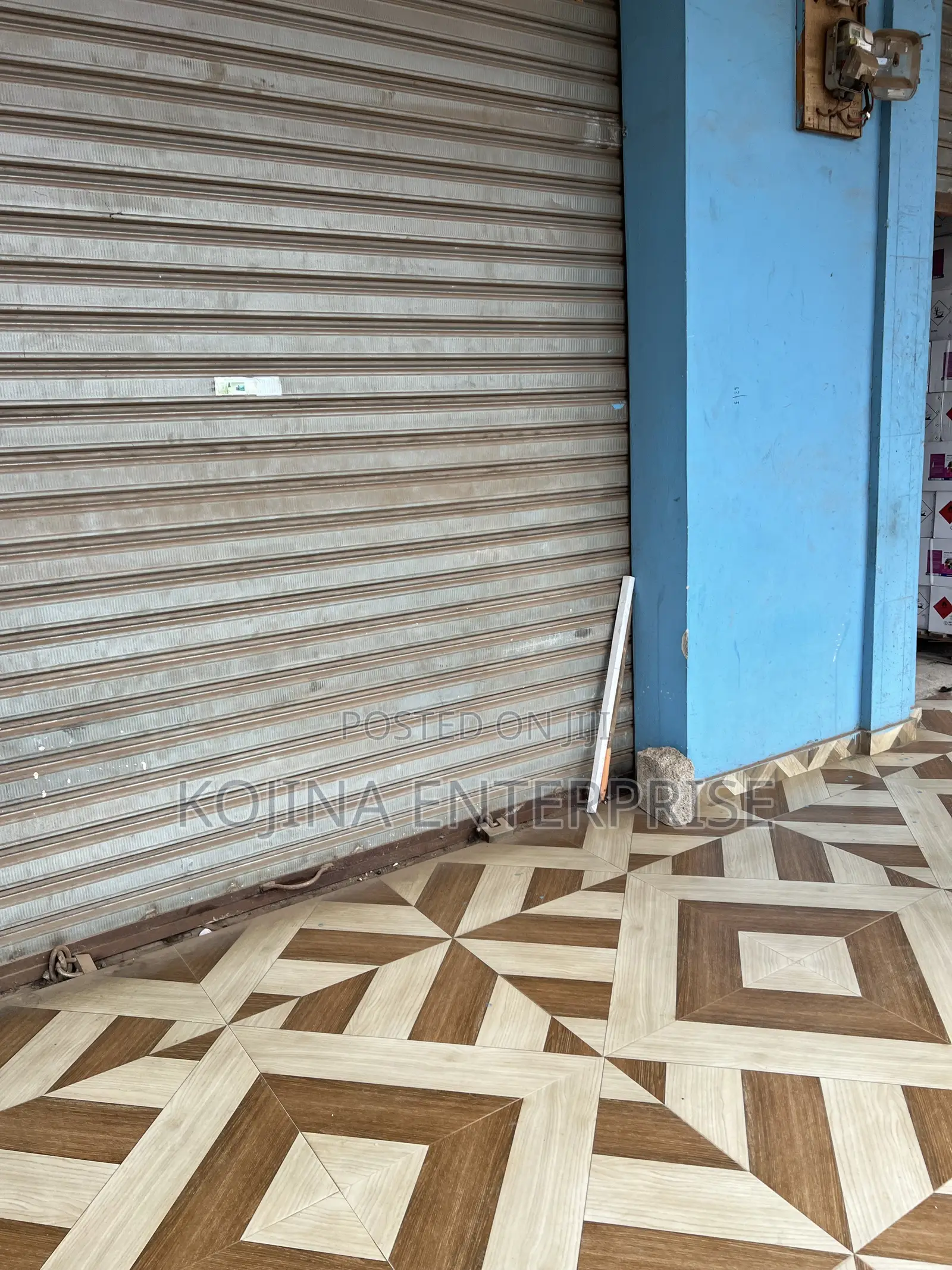 100sqm Roadside Warehouse for Rent at Krofrom