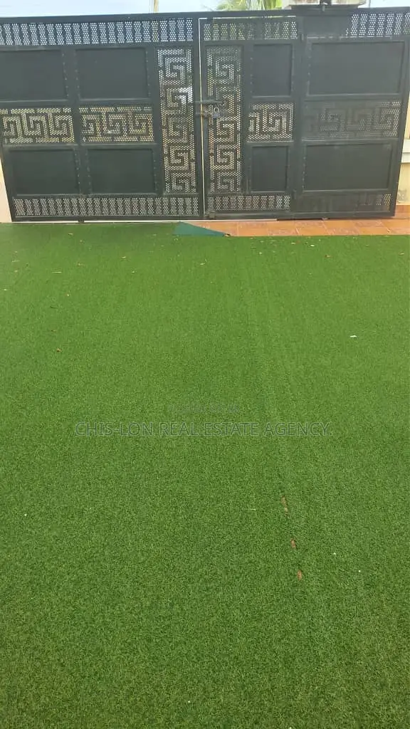 5bdrm Duplex in Chislon Brokers, West Hills Mall Area for rent