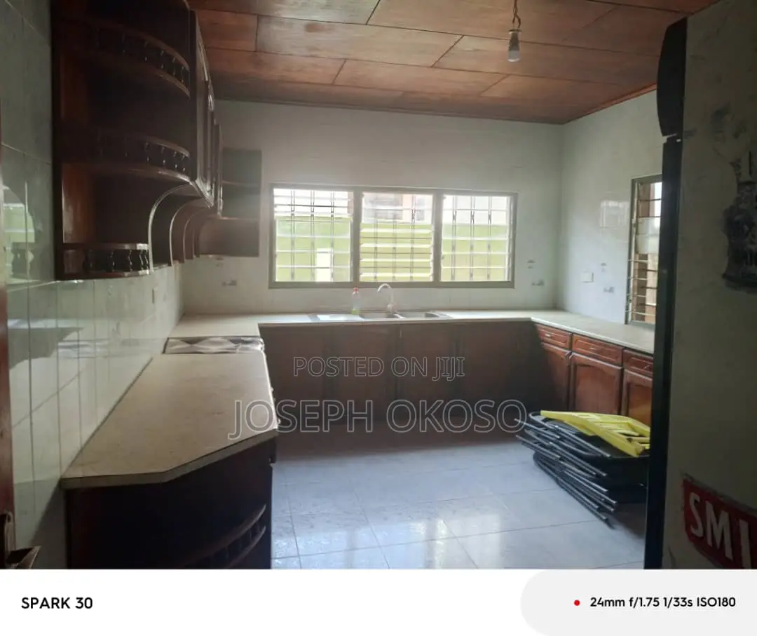 8bdrm House in Little Rock Consult, Achimota for rent