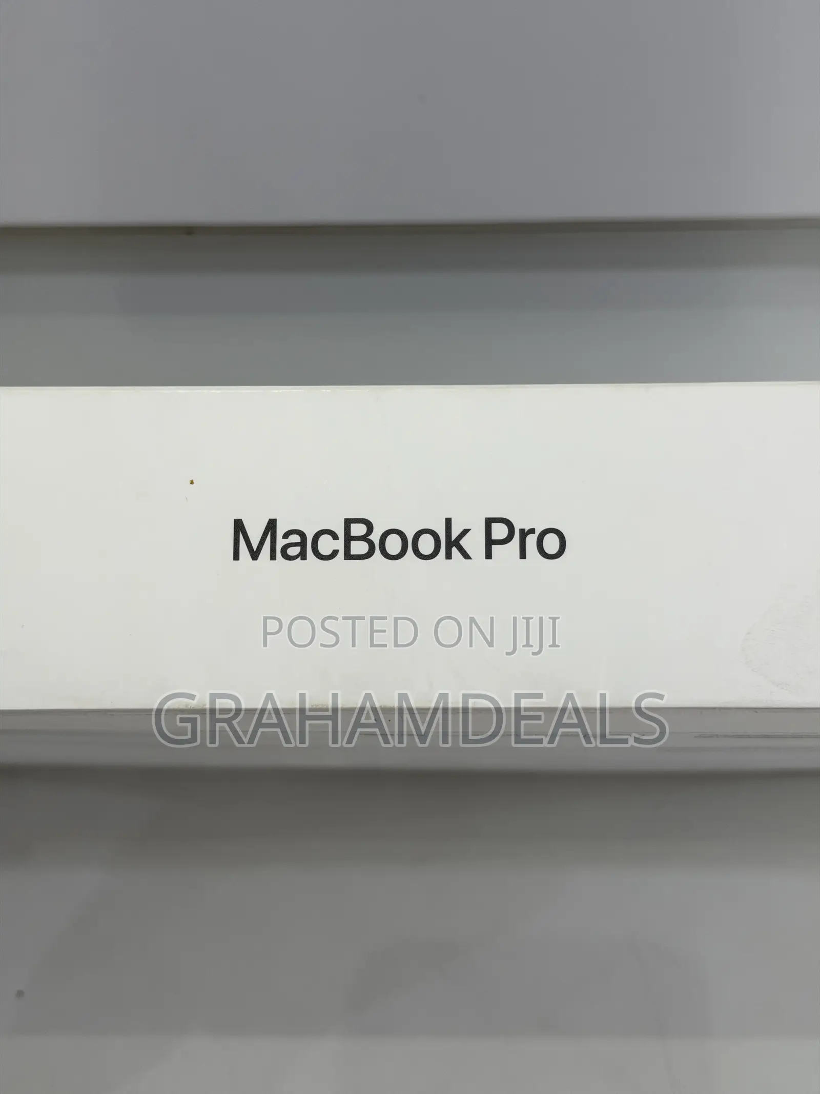 New Laptop Apple MacBook Pro 2025 M5 16GB Apple M5 SSD 1T