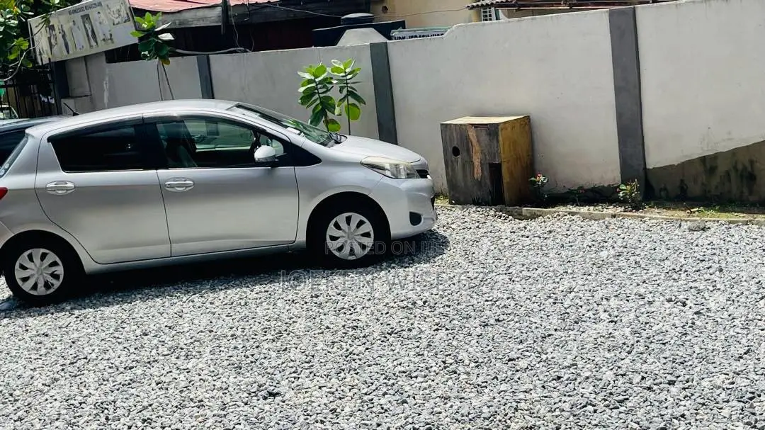 Toyota Vitz 2012 Gray