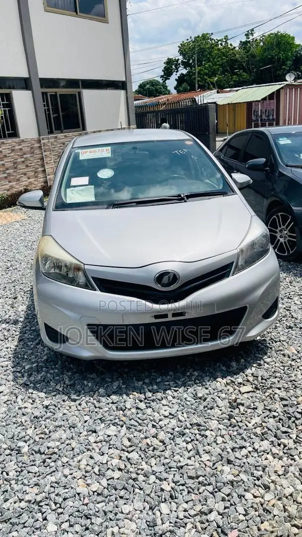 Toyota Vitz 2012 Gray