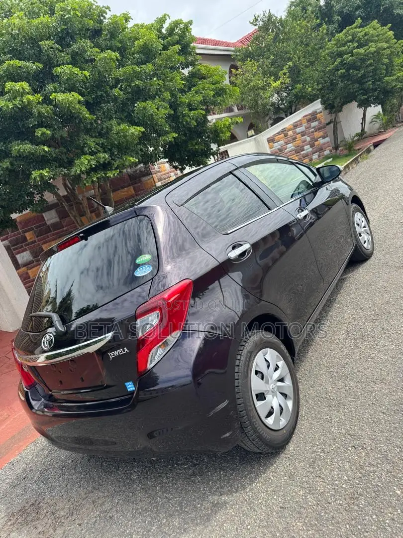 Toyota Vitz 1.3 AWD 5dr 2014 Purple