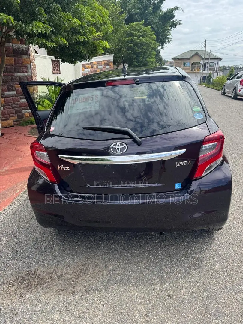 Toyota Vitz 1.3 AWD 5dr 2014 Purple