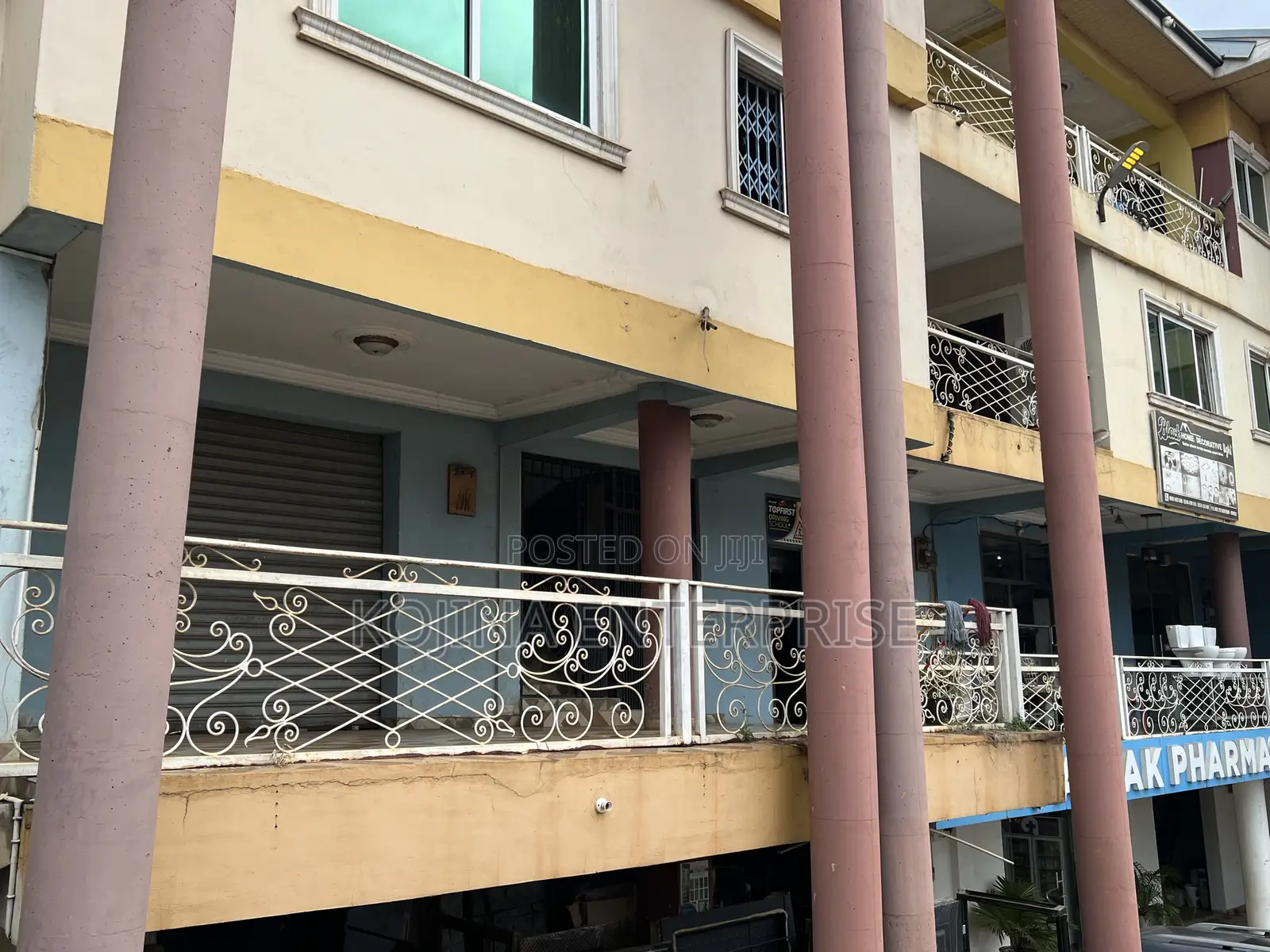 Roadside 50sqm Commercial Stores Krofrom – Prime First Floor Spa