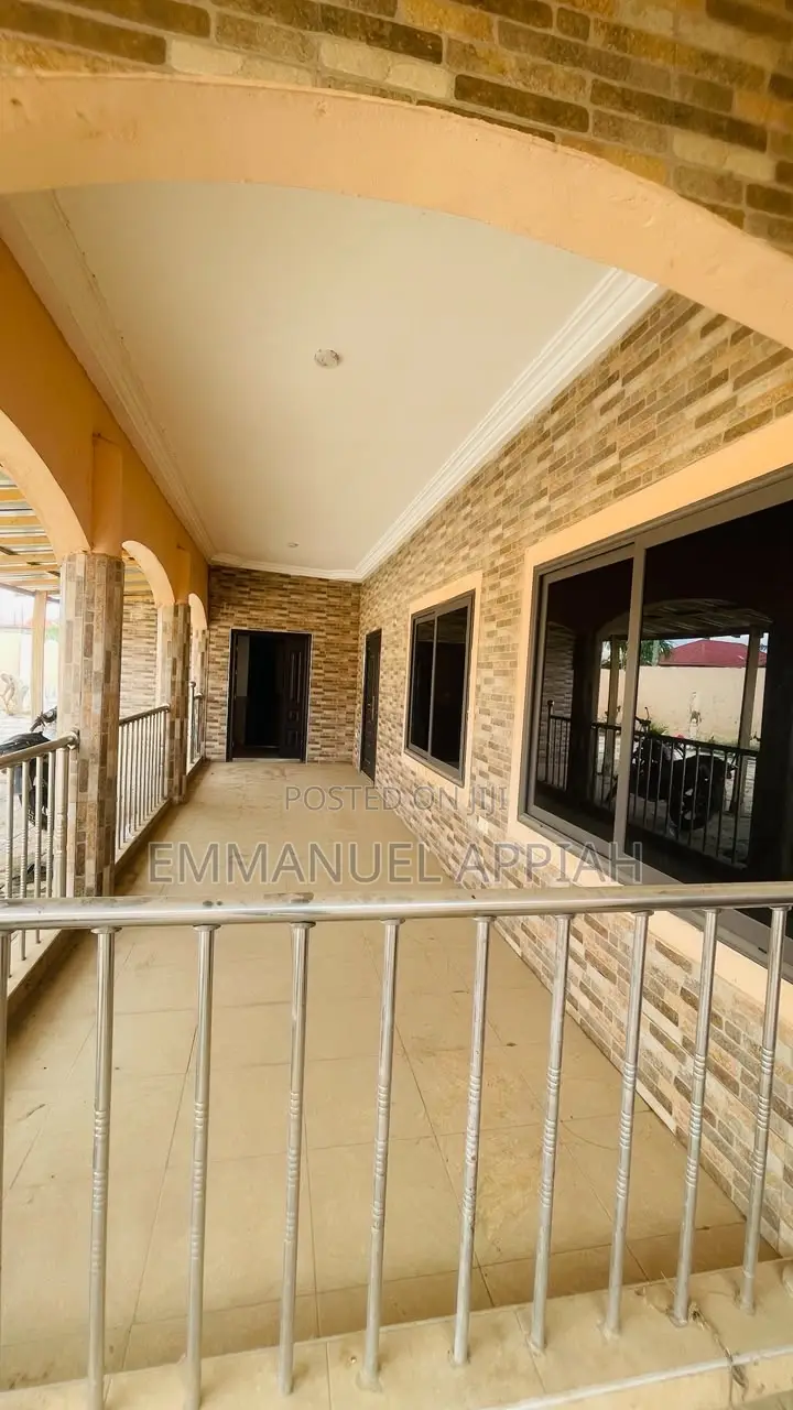 4bdrm House in Ablekuma Odumase for sale