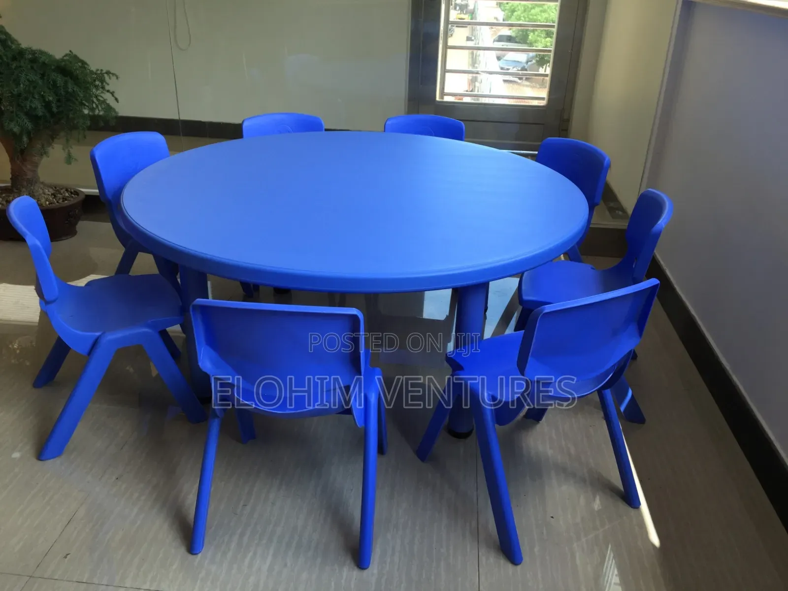 Creche Round Table