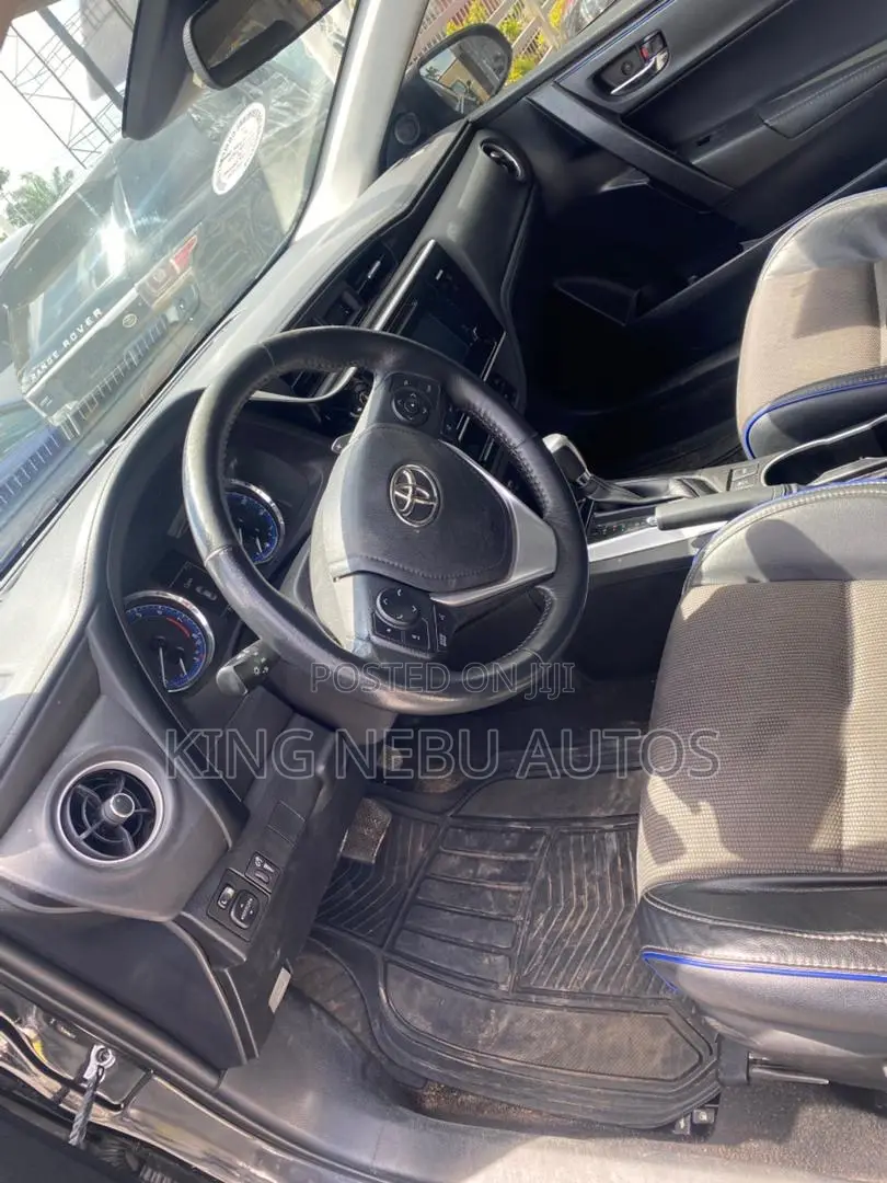 Toyota Corolla SE (1.8L 4cyl 2A) 2018 Black