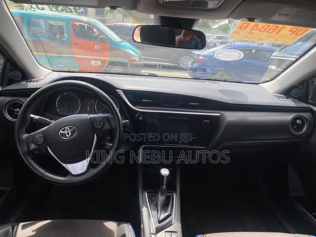 Toyota Corolla SE (1.8L 4cyl 2A) 2018 Black