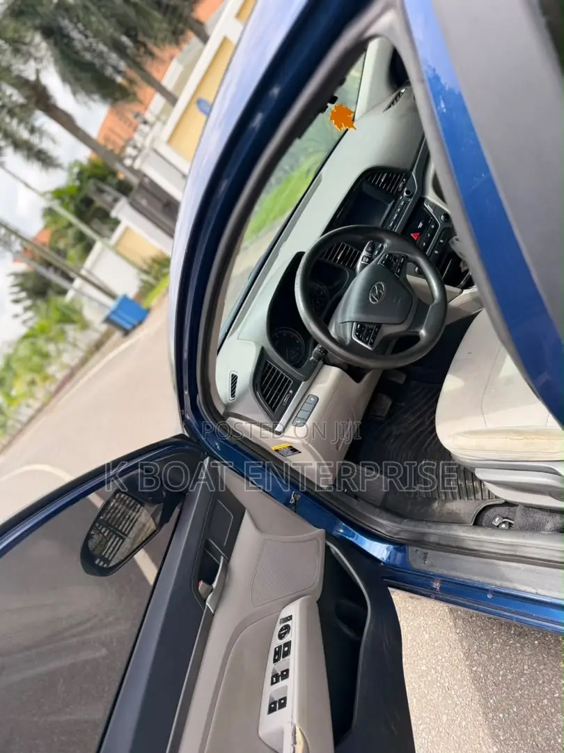 Hyundai Elantra 2017 Blue