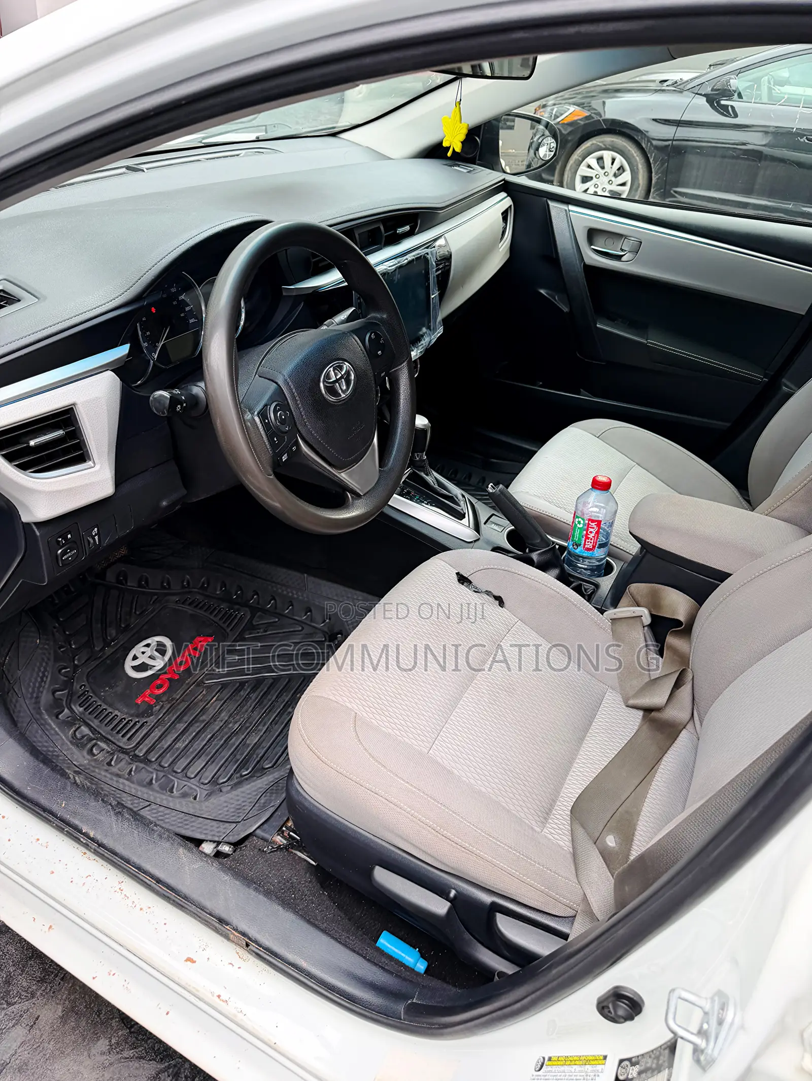 Toyota Corolla LE 4dr Sedan (1.8L 4cyl CVT) 2016 White