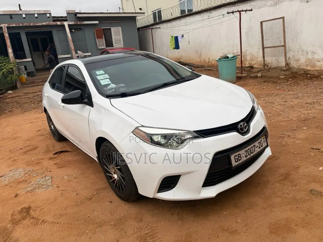 Toyota Corolla LE 4dr Sedan (1.8L 4cyl CVT) 2015 White