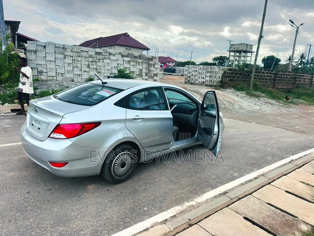 Hyundai Accent SE Sedan 2016 Silver