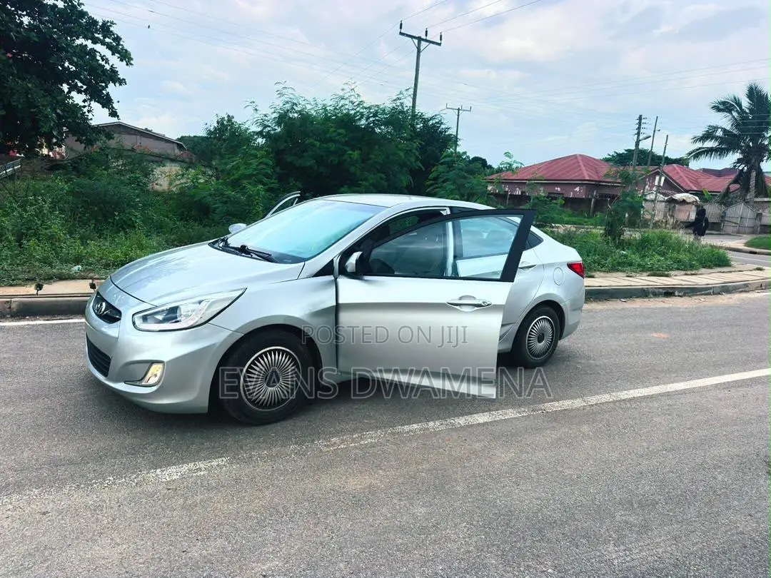 Hyundai Accent SE Sedan 2016 Silver