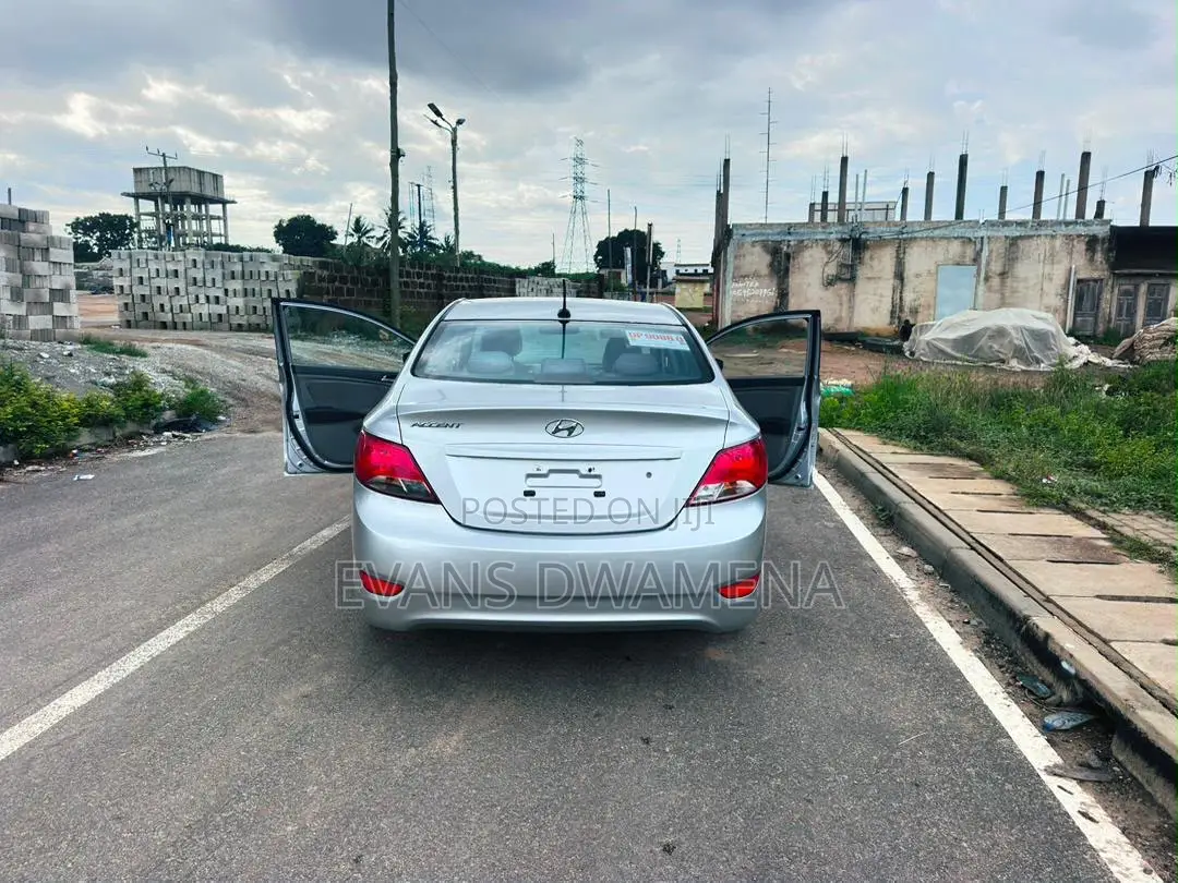 Hyundai Accent SE Sedan 2016 Silver