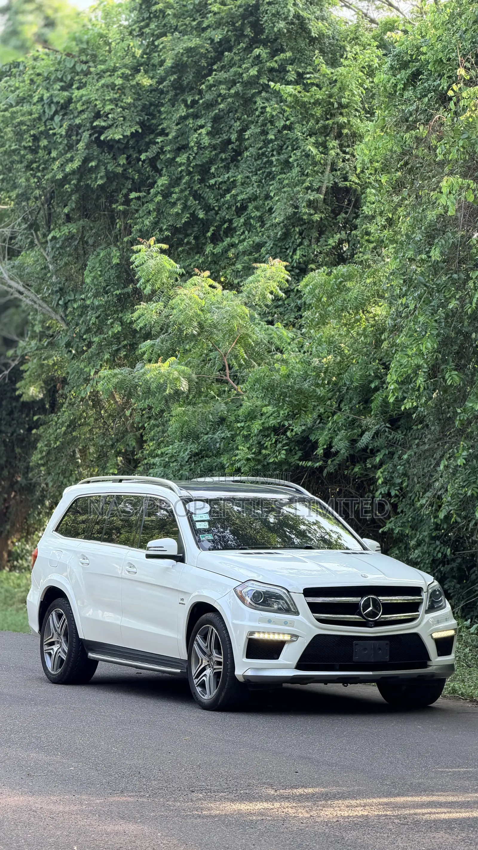 Mercedes-Benz GL-Class GL63 AMG 4dr SUV AWD (5.5L 8cyl Turbo 7A) 2015