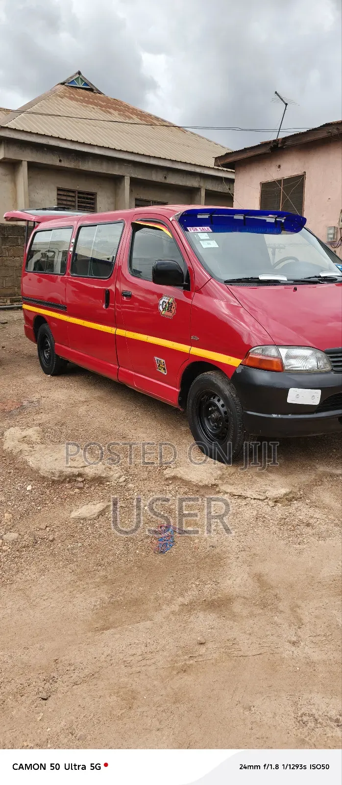 Toyota HiAce 2012 Red