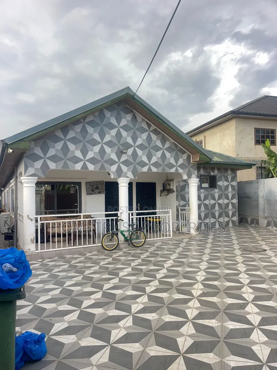 5bdrm House in Amasaman 3 Junction for sale