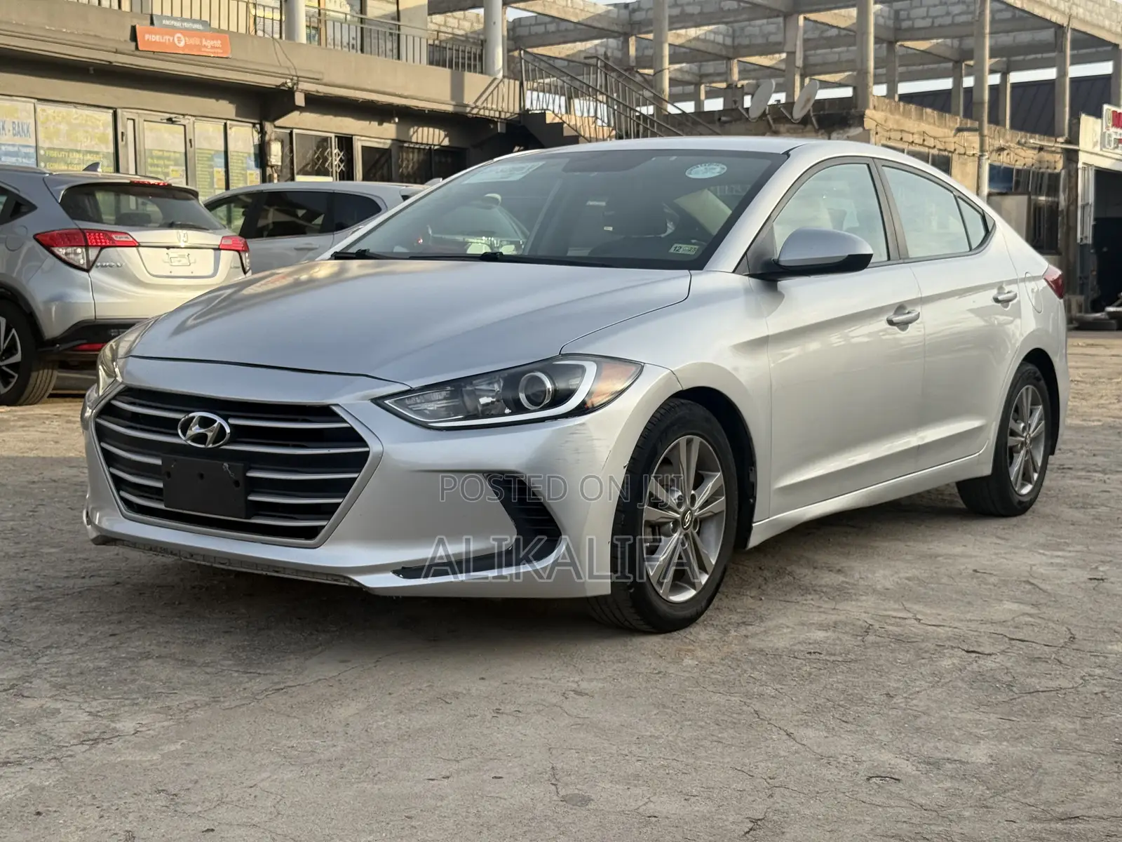 Hyundai Elantra Limited Sedan FWD (2.0L 4cyl 6A) 2017 Silver