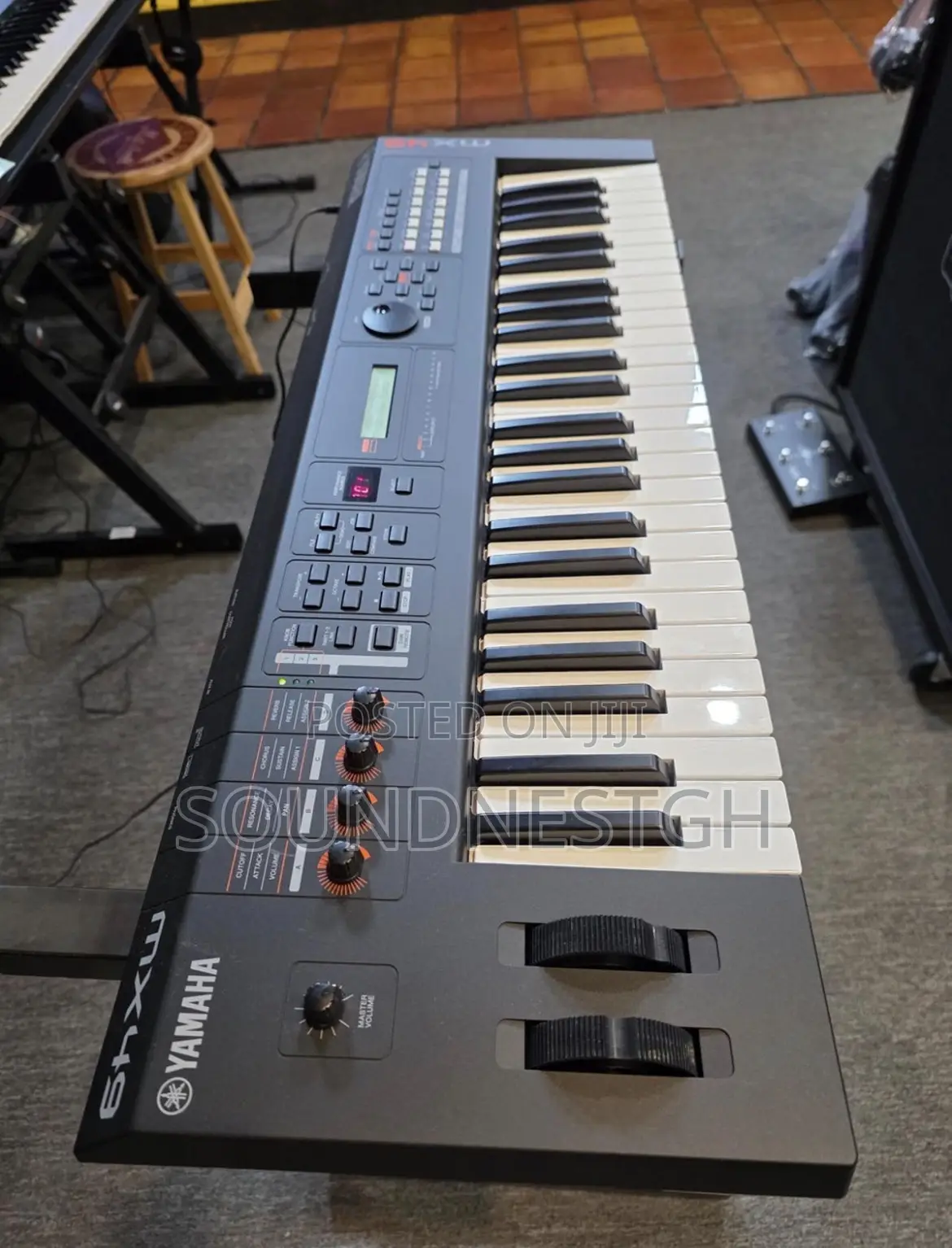 Yamaha Mx49 (Motif) + Free Bag
