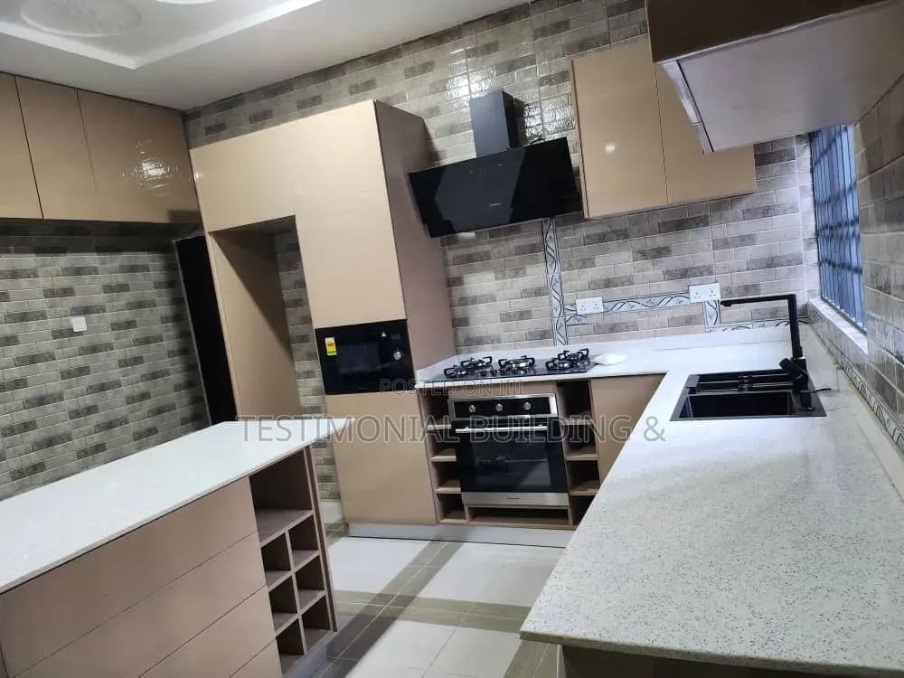 3bdrm House in Testimonial Building, Baatsona Total for rent