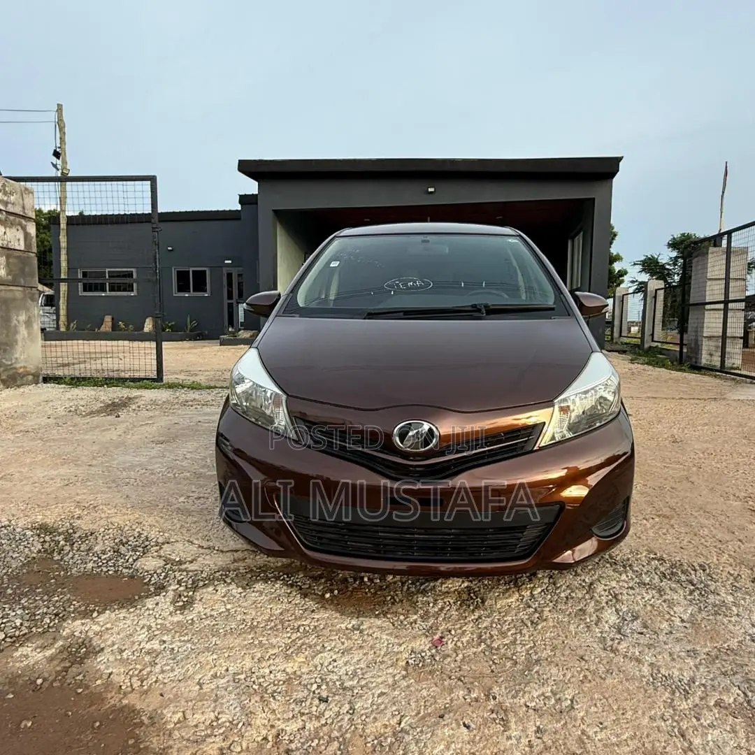 Toyota Vitz 2013 Brown