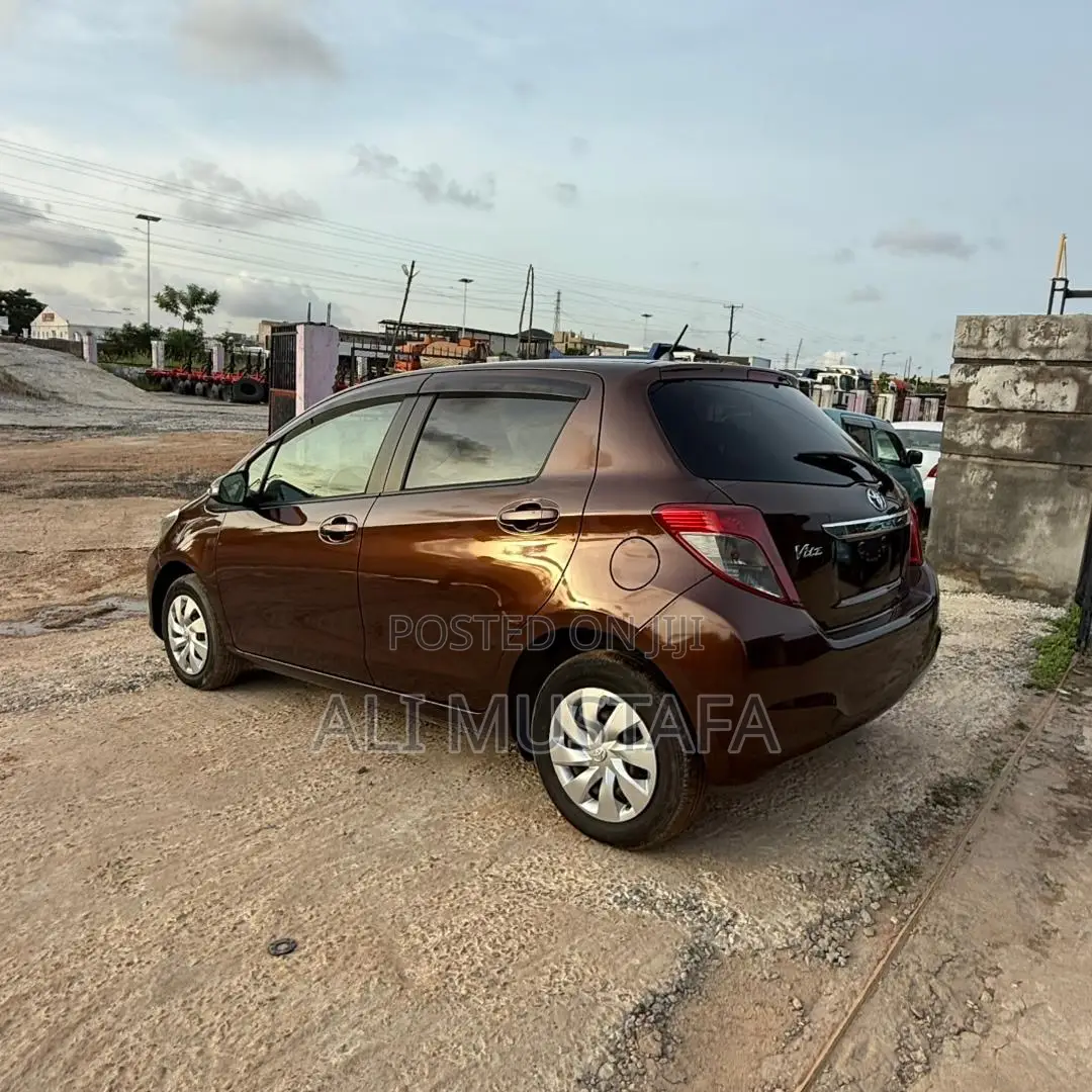 Toyota Vitz 2013 Brown