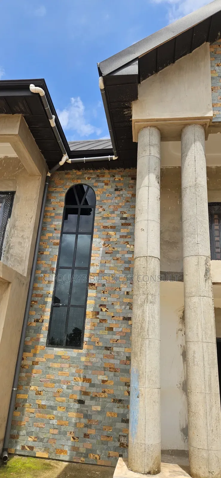 5bdrm House in Kokoben Near, Kumasi Metropolitan for sale