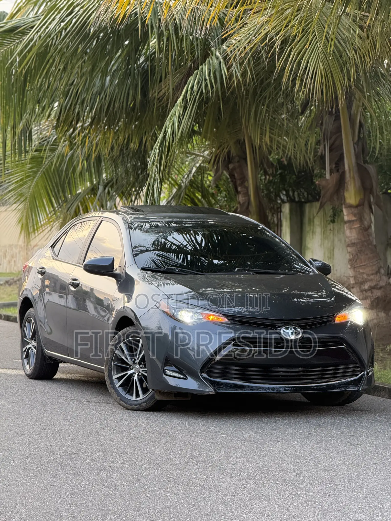 Toyota Corolla LE Eco (1.8L 4cyl 2A) 2019 Gray