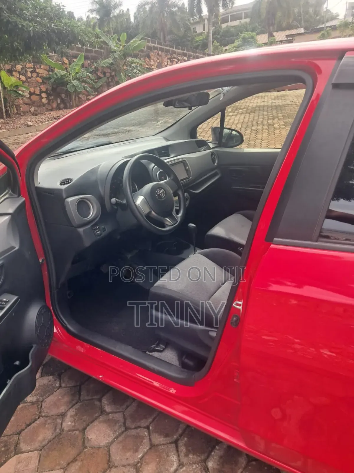 Toyota Vitz 1.3 AWD 5dr 2014 Red
