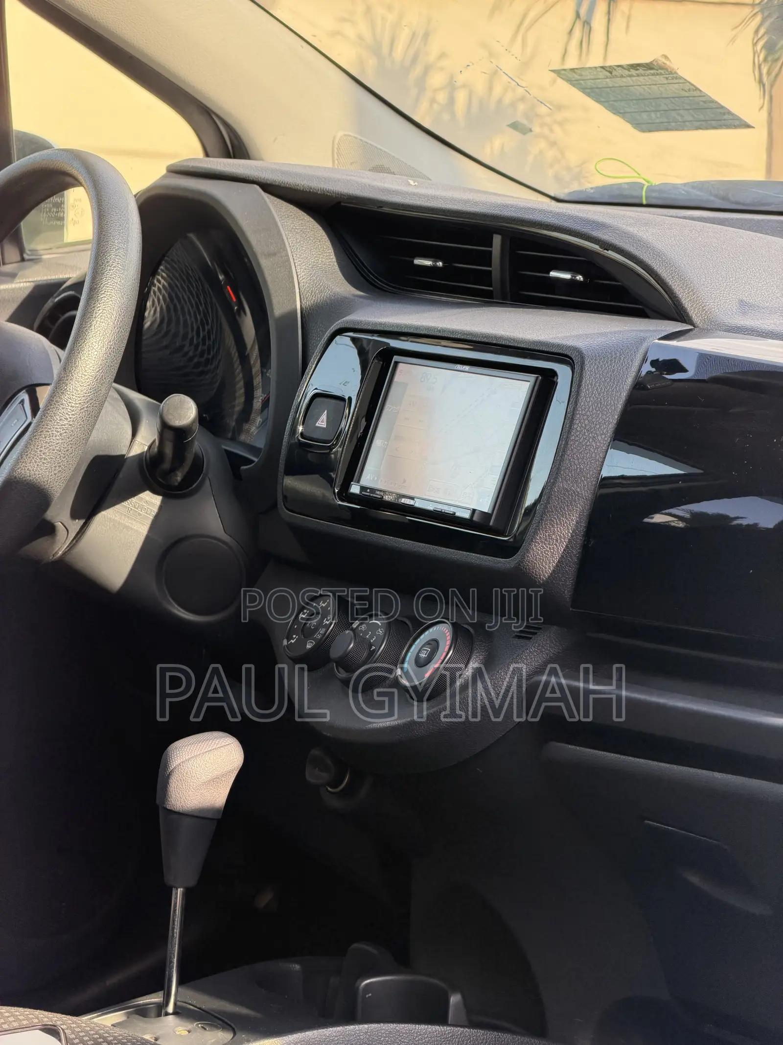 Toyota Vitz 1.3 AWD 5dr 2017 White