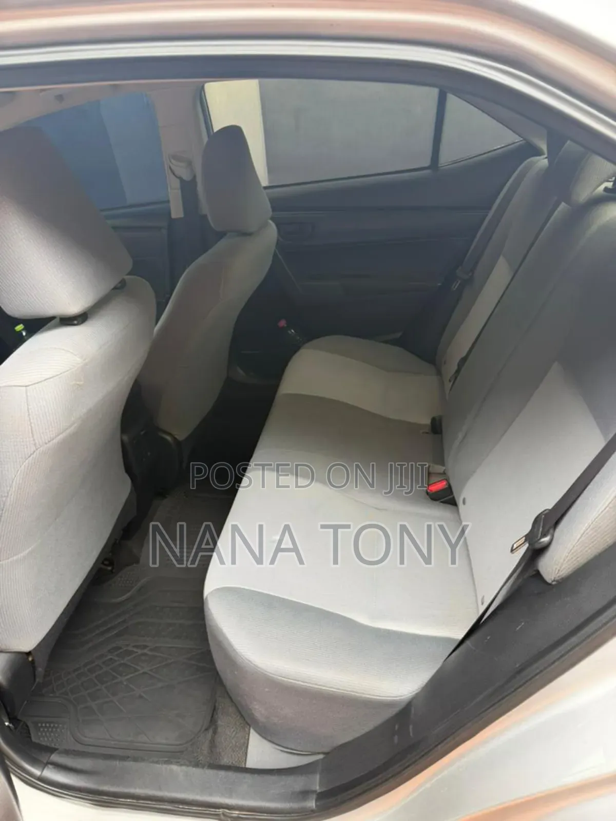 Toyota Corolla LE 4dr Sedan (1.8L 4cyl CVT) 2017 Silver