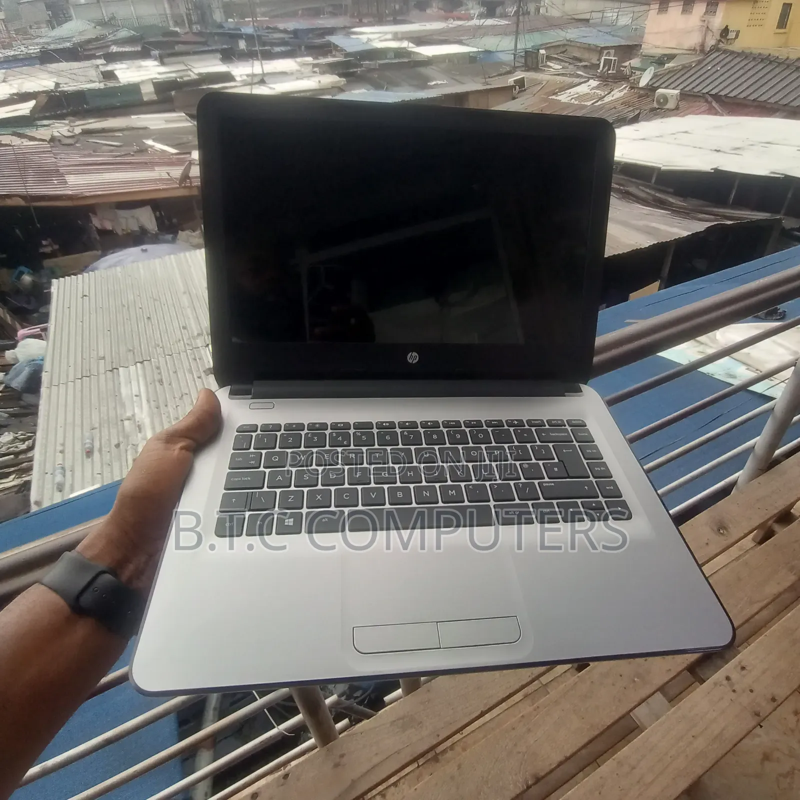 Laptop HP 14-dq1025cl 4GB AMD HDD 320GB