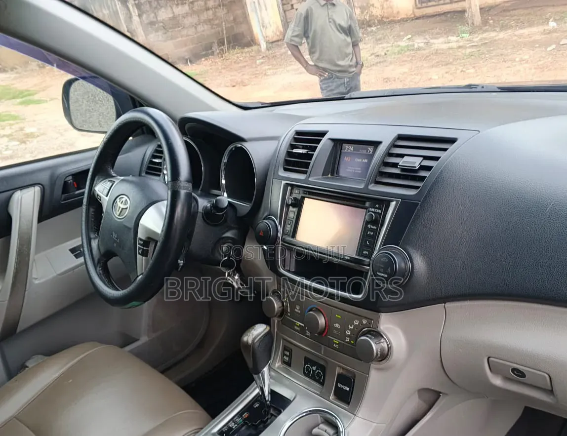 Toyota Highlander 3.5L 4WD 2013 Black