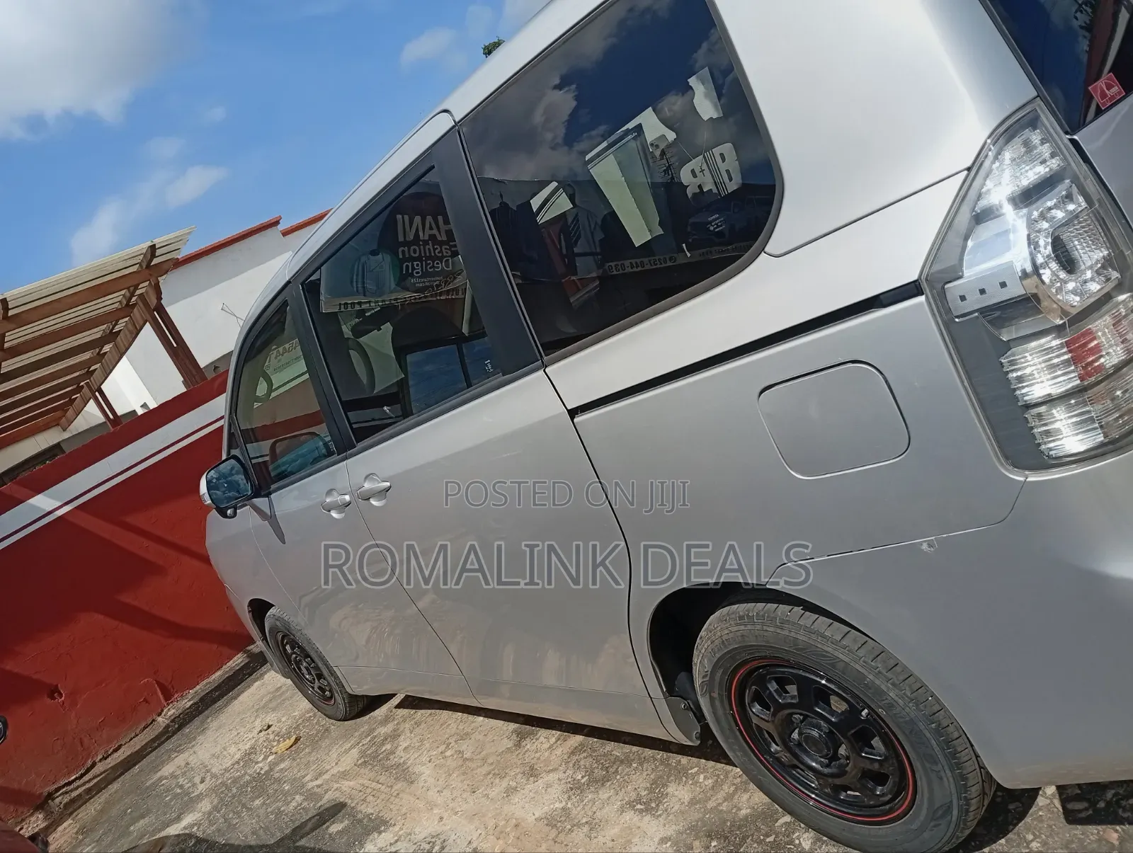 Toyota Voxy 2013 Silver